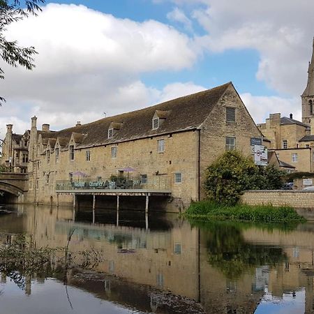 Riverside Stamford Stays ภายนอก รูปภาพ